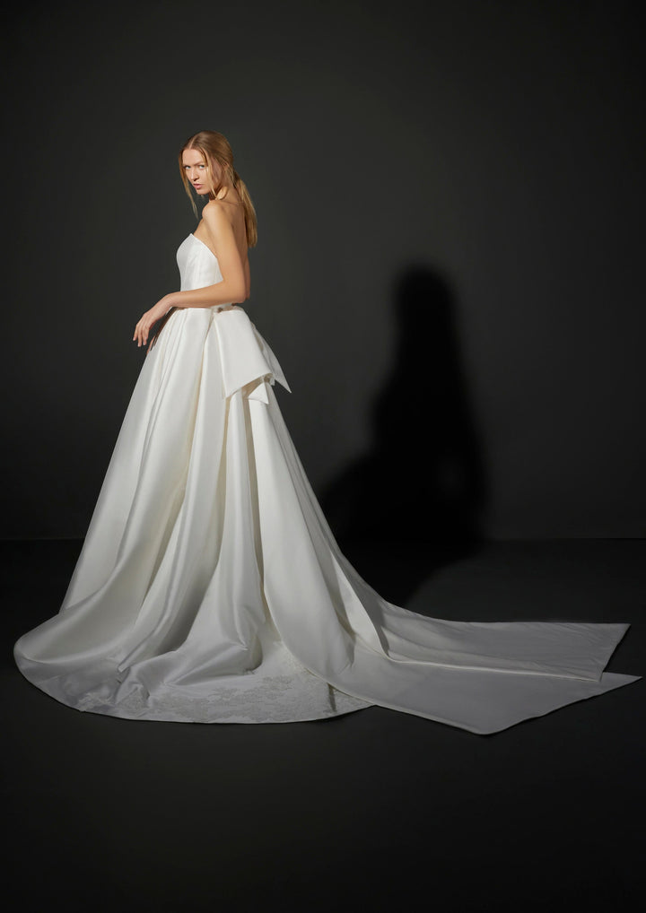 Vera Wang Wedding Dress Vera Wang: Vera Wang: Evon