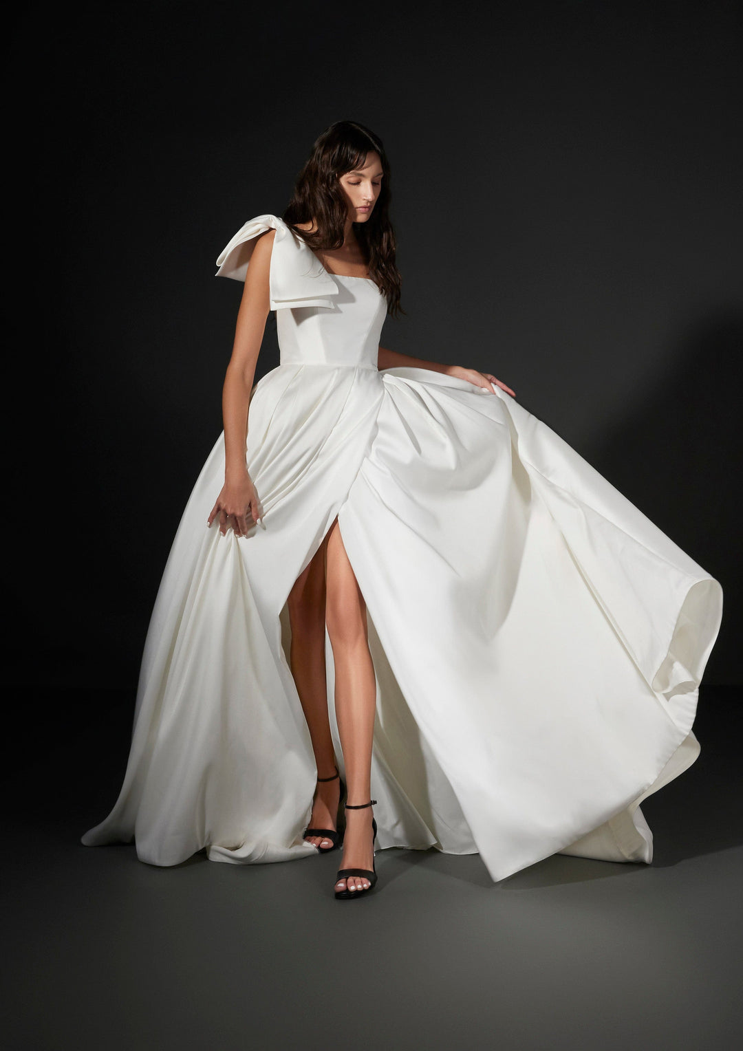 Vera Wang: Mira Camellia Wedding Gown | Bridal Store | Wedding Dresses in Toronto Vera Wang: Mira Camellia Wedding Gown | Bridal Store | Wedding Dresses in Toronto