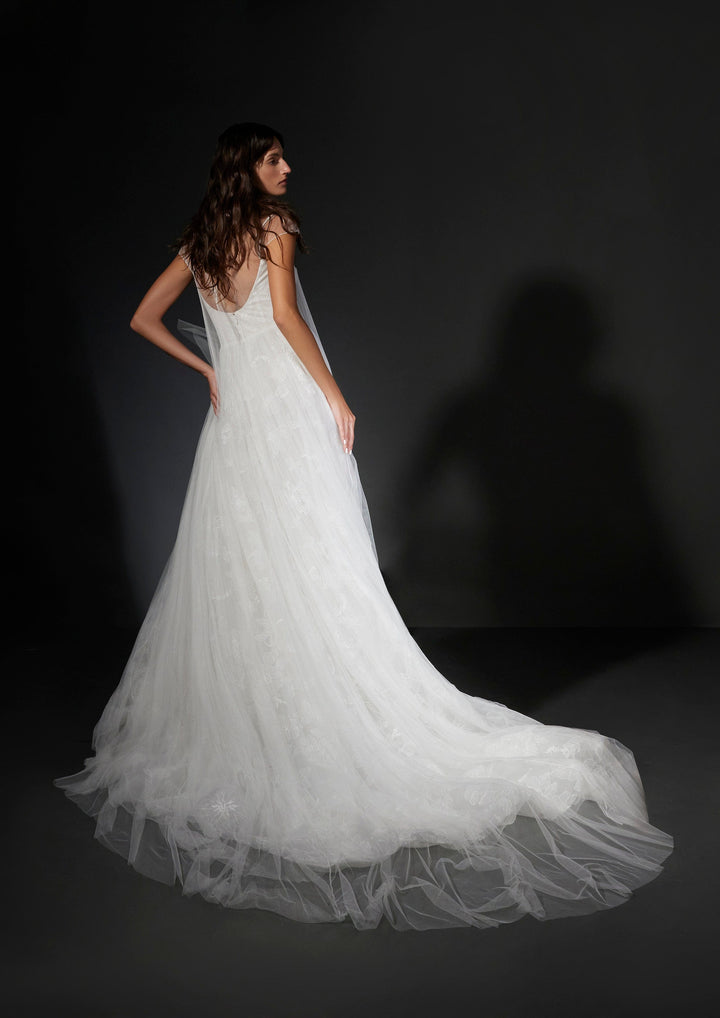 Vera Wang Wedding Dress Vera Wang: Vera Wang: Val