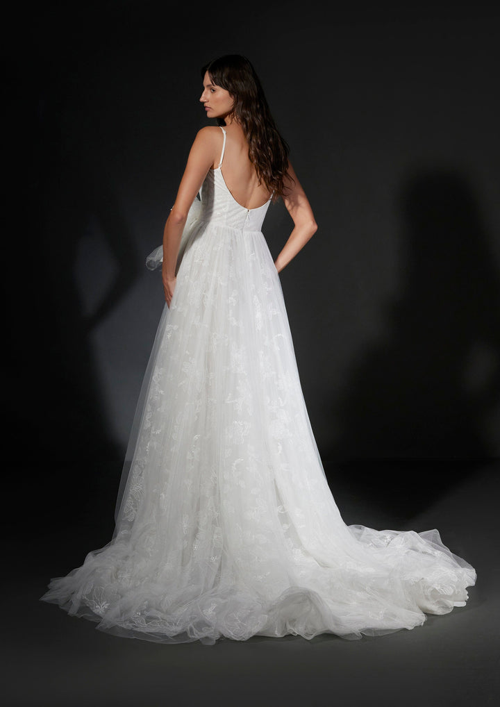 Vera Wang Wedding Dress Vera Wang: Vera Wang: Val