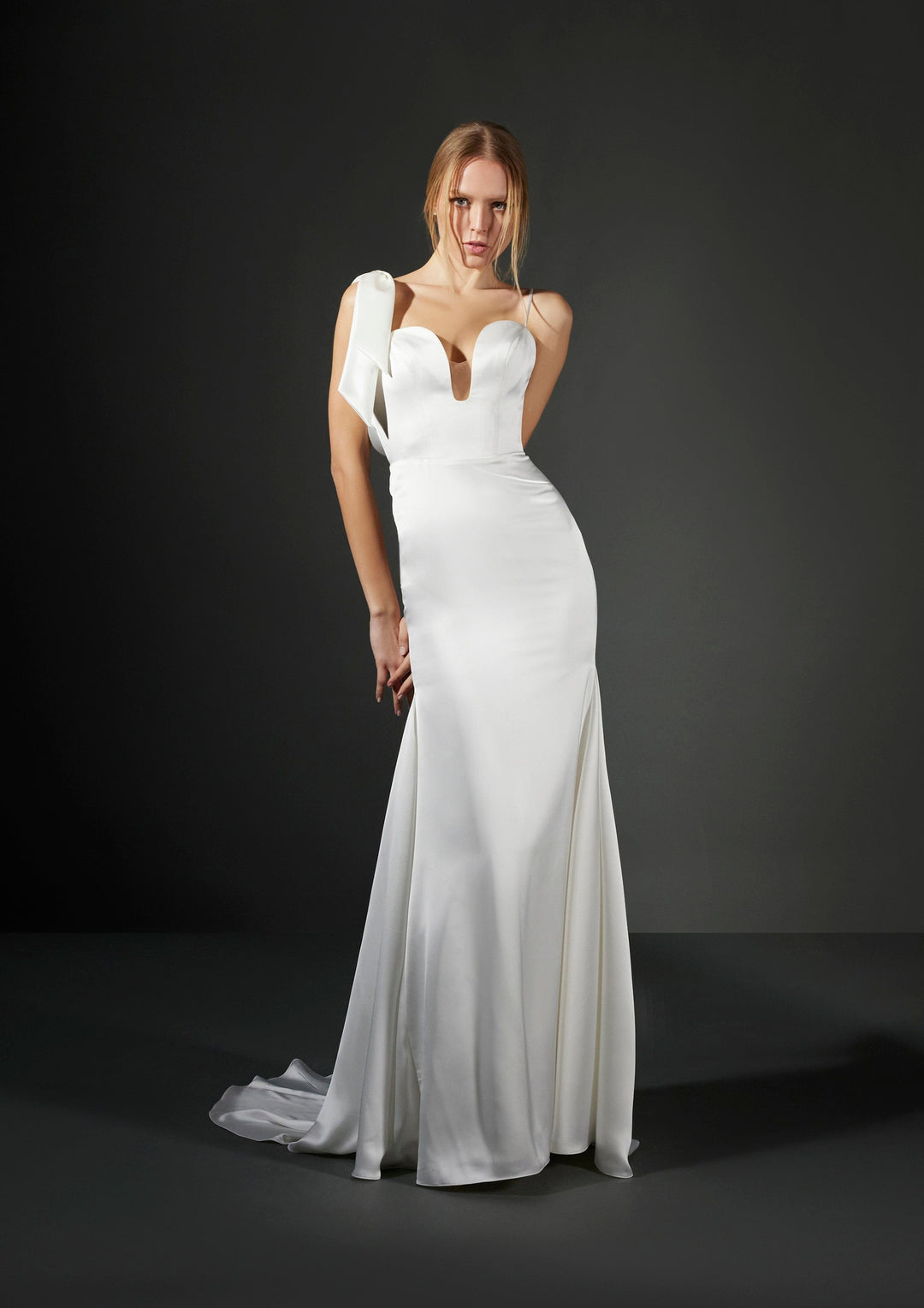 Vera Wang: Zelie – Camellia Wedding Gown | Bridal Store Vera Wang: Zelie – Camellia Wedding Gown | Bridal Store