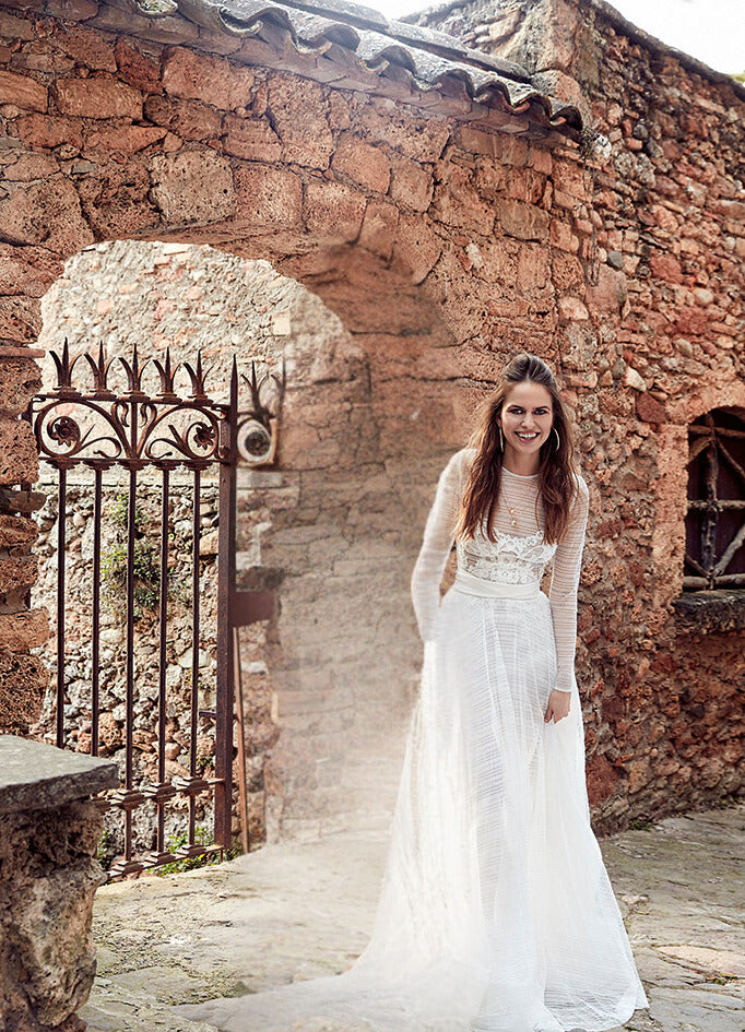 Yolan Crise Clariana Vestido sample sale wedding dress front view