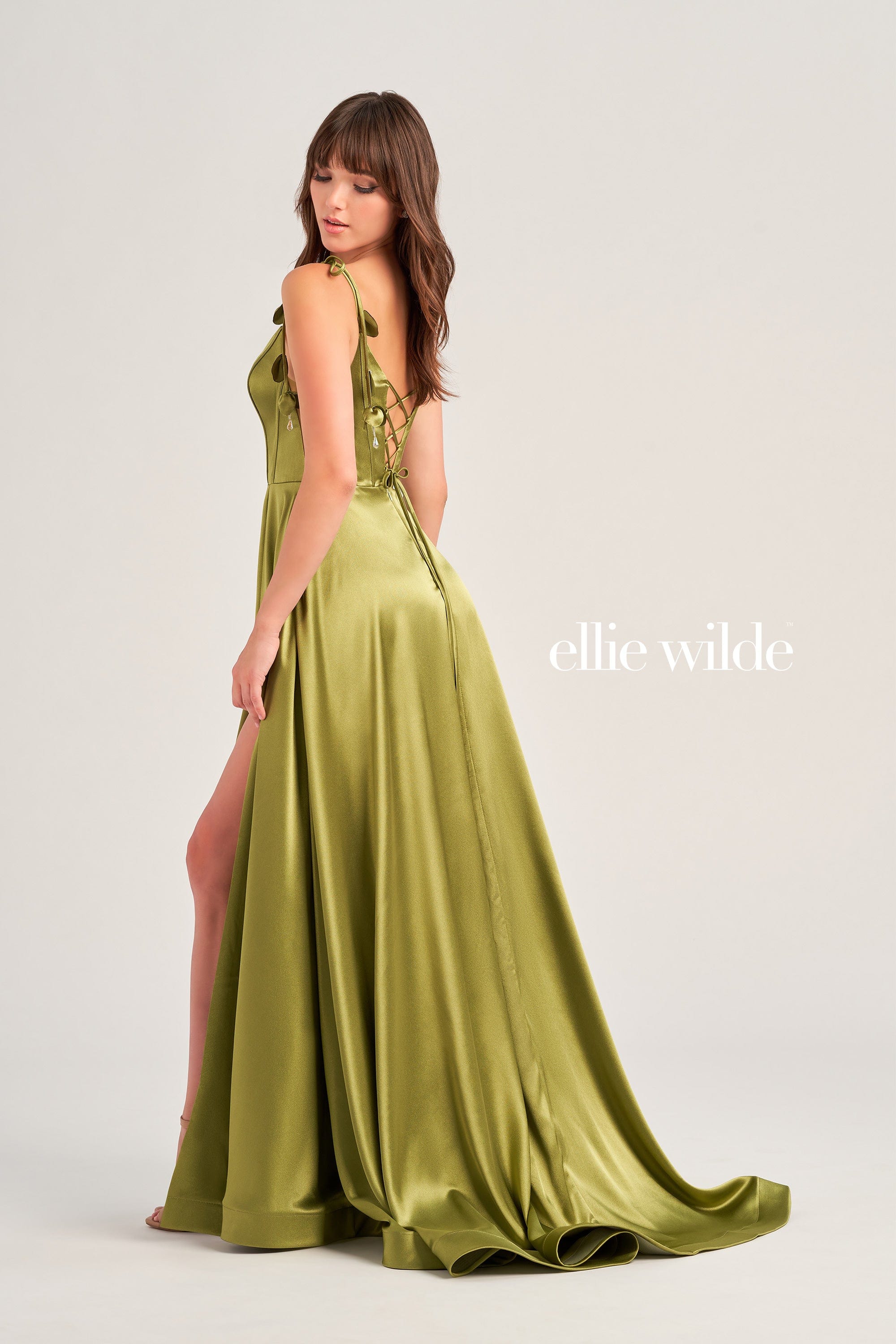 ELLIE シルキージップフーディー タグ付き 未使用 ELLIE シルキージップフーディーの通販 by もこ's