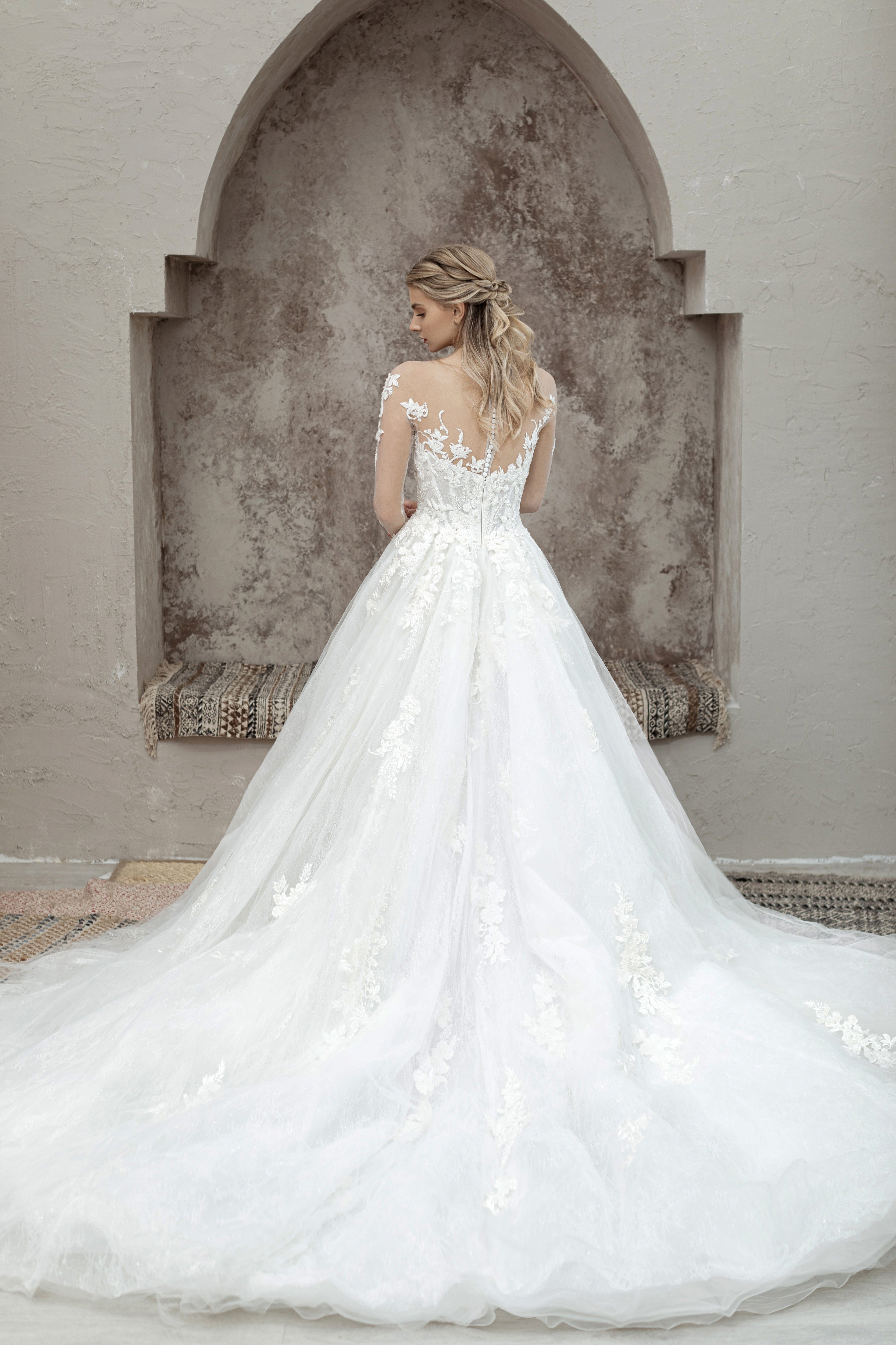 Lace couture hotsell wedding dress