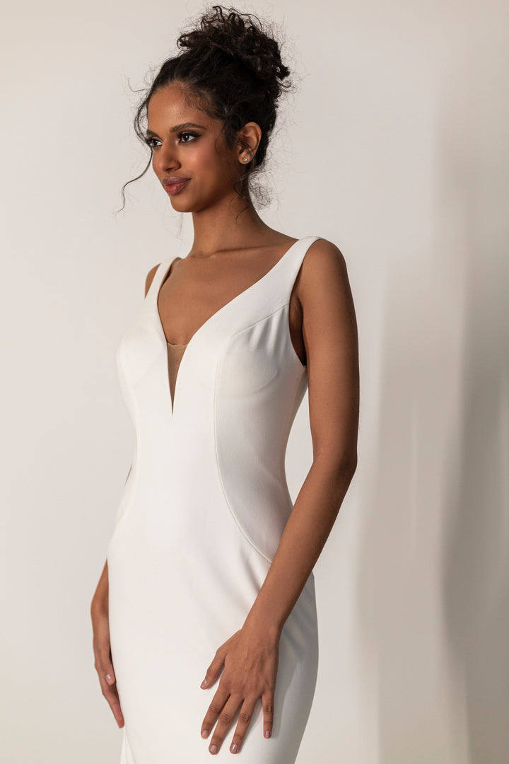 Magnolia Tulip sample sale fitted wedding dress with v-neck and low back front details view