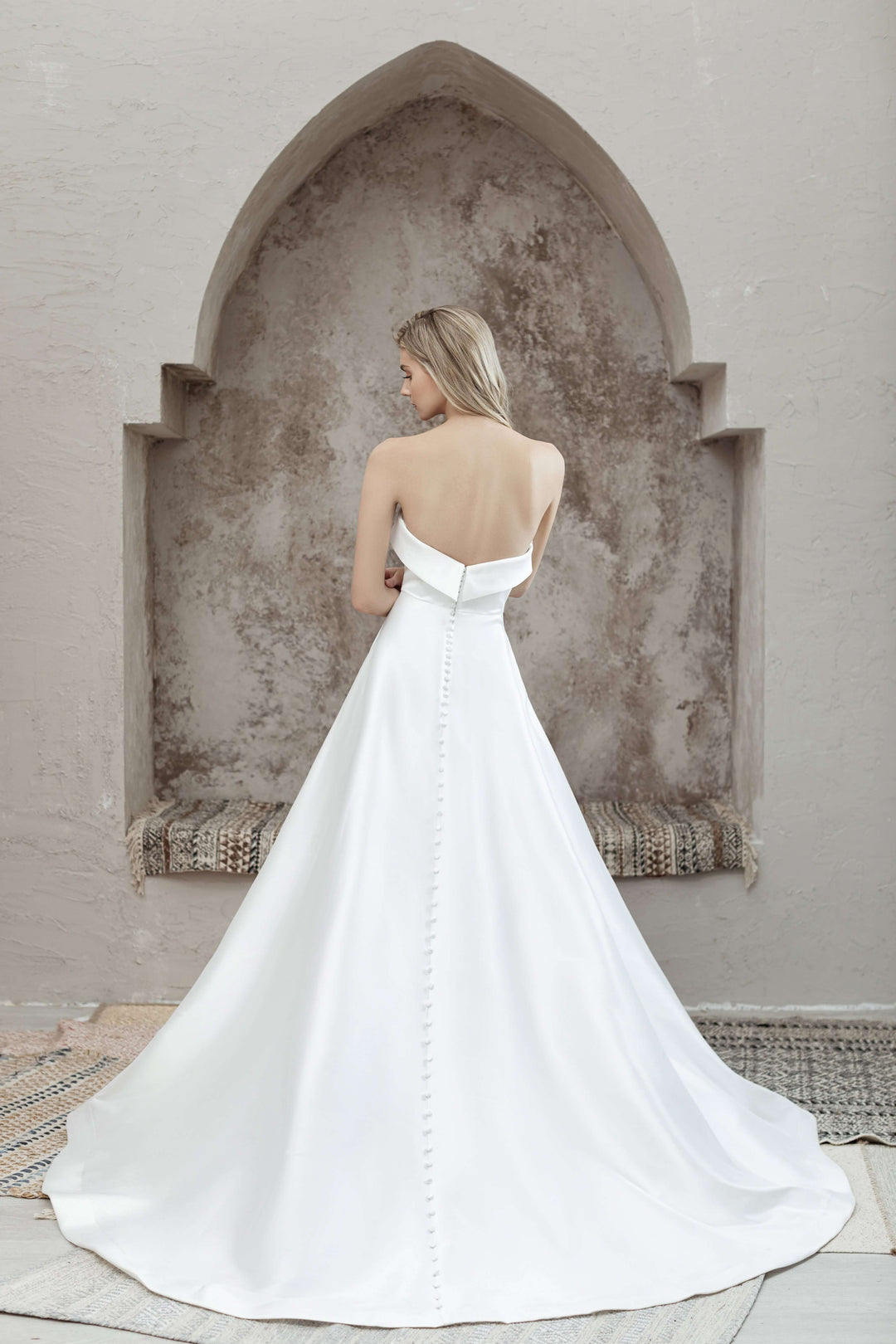 Magnolia Wedding Dress Magnolia White: Anemone Sample sale