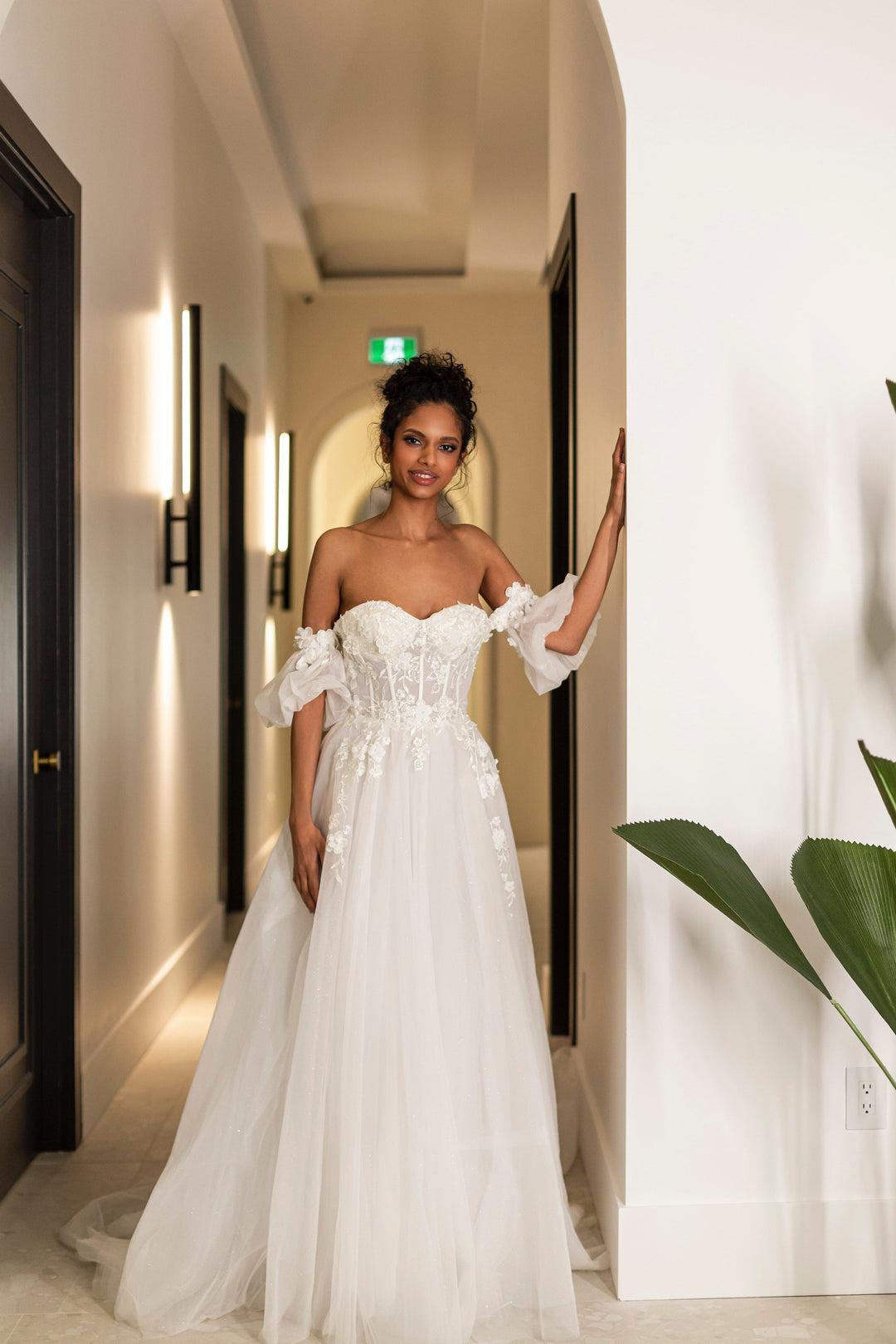 Magnolia White Wedding Dress Magnolia White: Valerian Sample sale