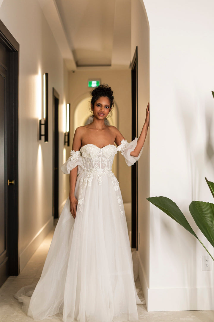 Magnolia White Wedding Dress Magnolia White: Valerian Sample sale