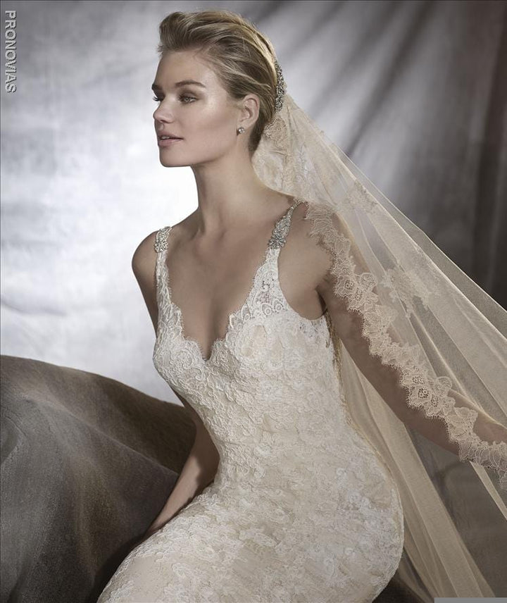 Pronovias Privee Wedding Dress 10 / Biege/Off white Pronovias Privee: Osera