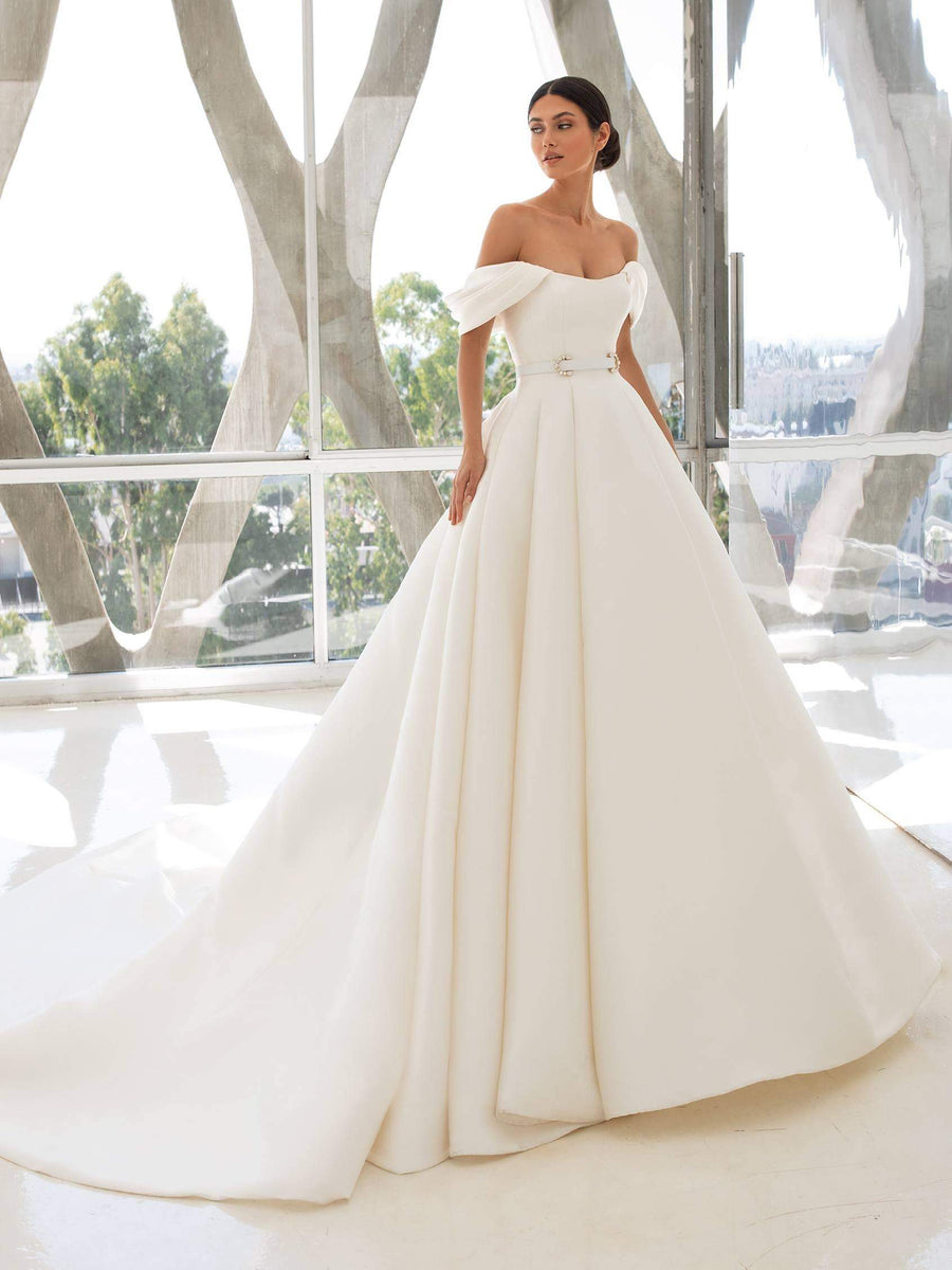 Pronovias Wedding Dress Pronovias: Lynn