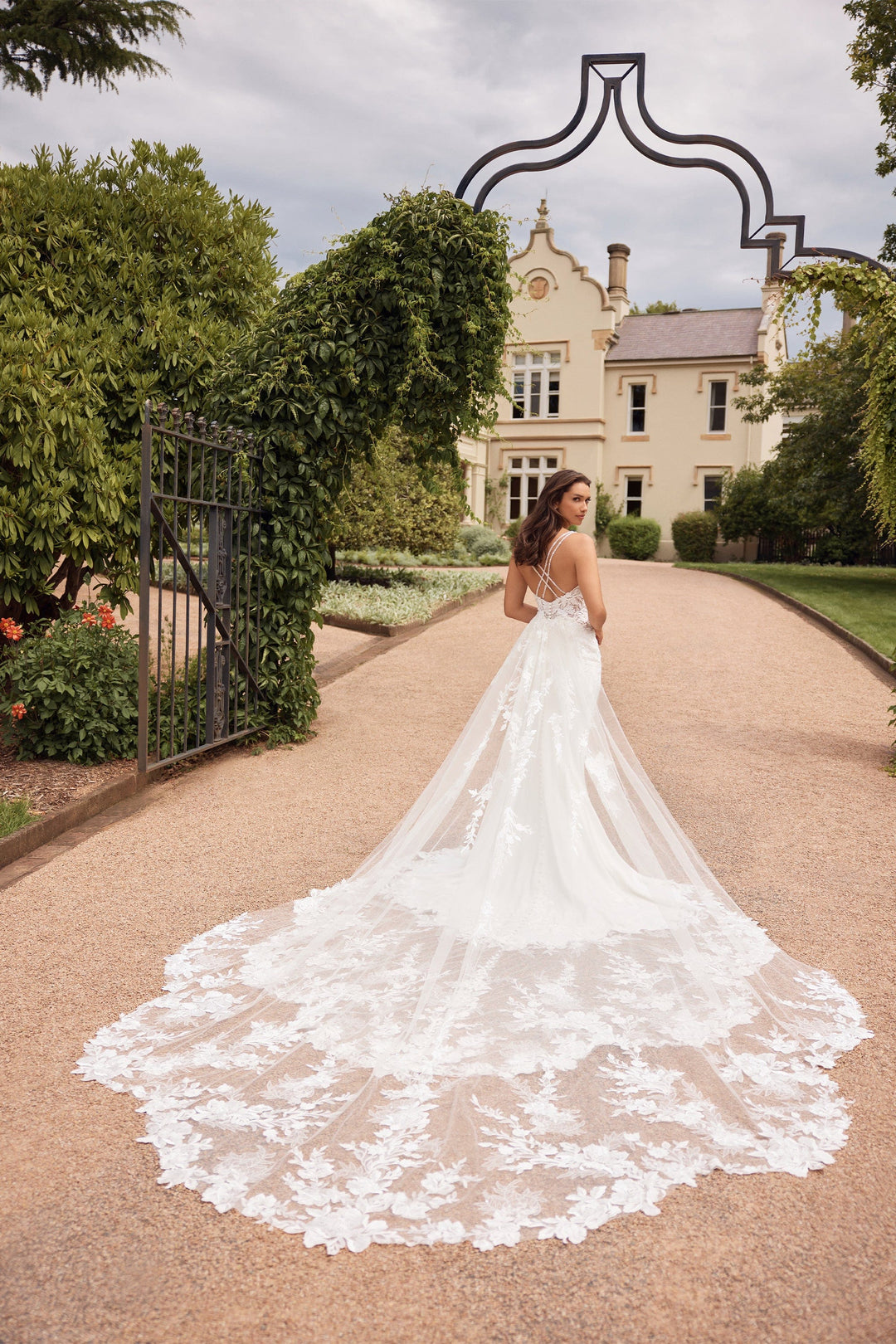 Sophia Tolli: ST620TRAIN Camellia Wedding Gown | Bridal Store | Wedding Dresses in Toronto Sophia Tolli: ST620TRAIN Camellia Wedding Gown | Bridal Store | Wedding Dresses in Toronto
